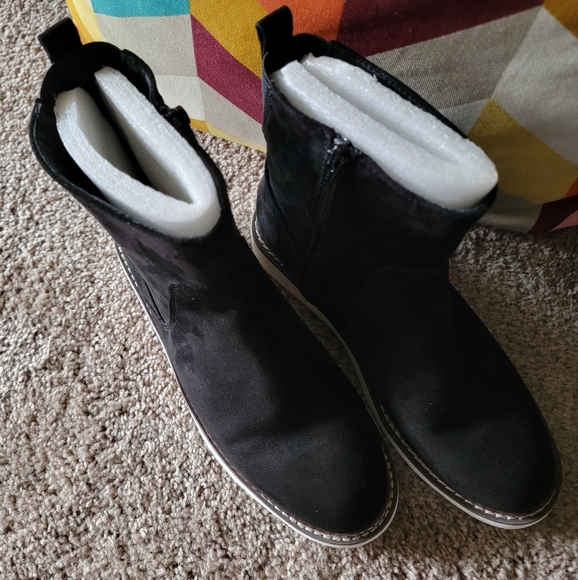 Universal Thread Ankle Boots - Picture 2 of 5